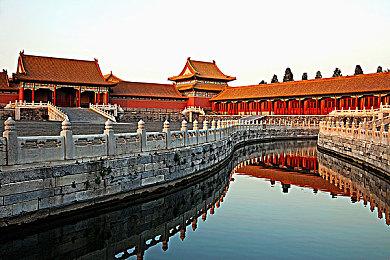 模拟经营+AI扮演《叛逆AI模拟器》今日Steam正式发售